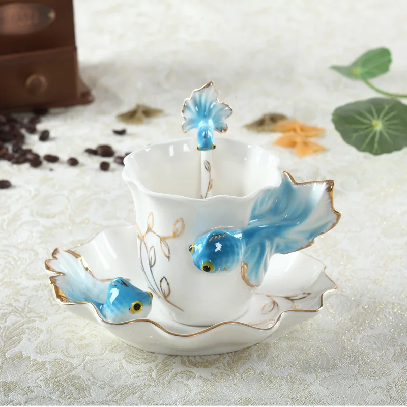 

New Fashion Hand Crafted Porcelain Enamel Goldfish Coffee Cup with Saucer and Spoon Set Porcelain Tea Cup Valentine's Day Gift