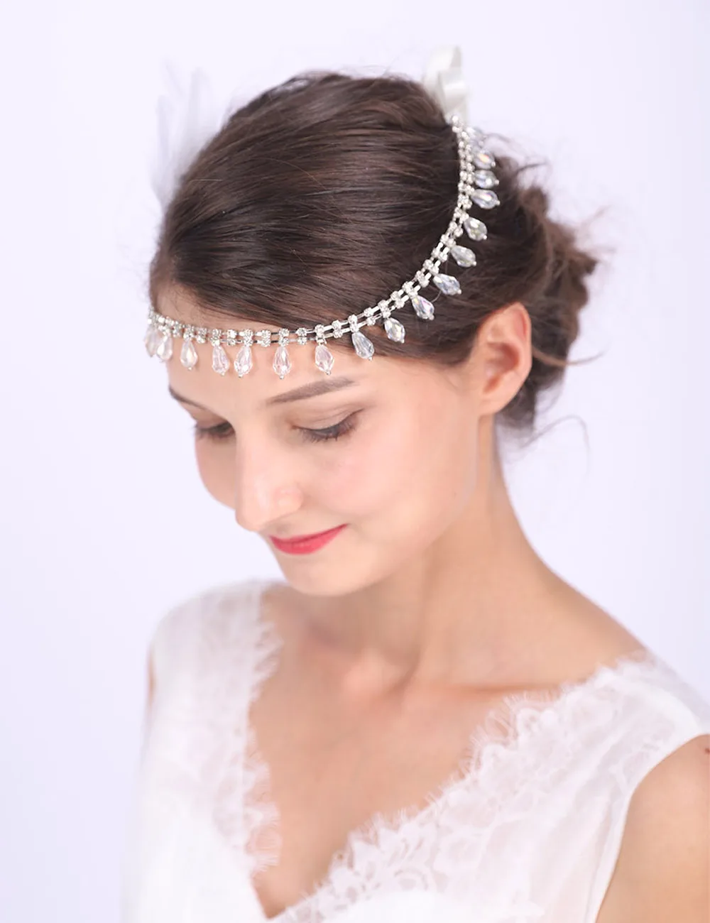 Женская повязка на голову с белыми перьями и серебряной цепочкой|Свадебные