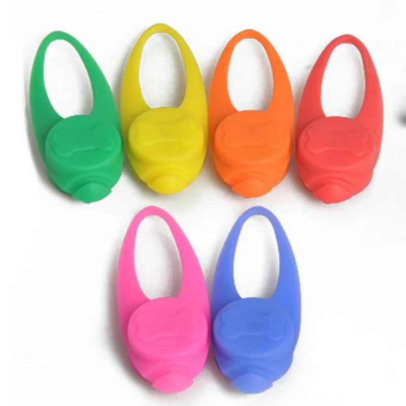

Dog Luminous Pendant with Waterproof LED Dog Tag Night Safety Flashing Light Anti-lost Luminous Light Silicone Tag Collar
