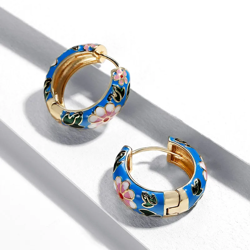 Новинка модные эмалированные серьги кольца Huggie в форме цветка для женщин
