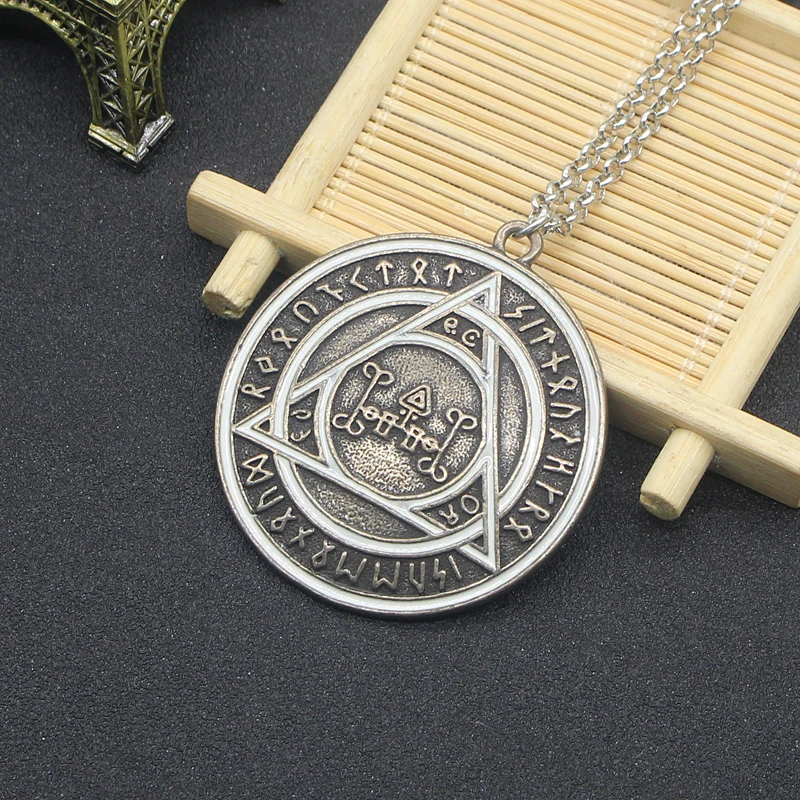 

Constantine Hell Detective Movie Peripheral Jewelry Vintage Necklace Trendy Male Pendant Sweater Chain Pendant Necklace