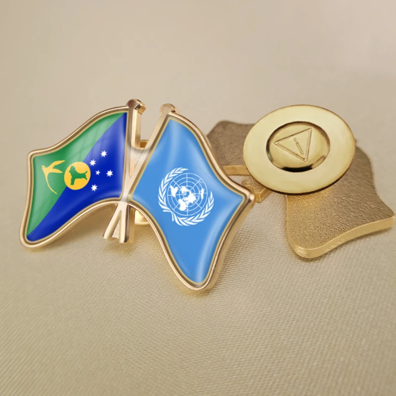 Брошь в виде двух соединенных элементов с изображением ООН и рождественского