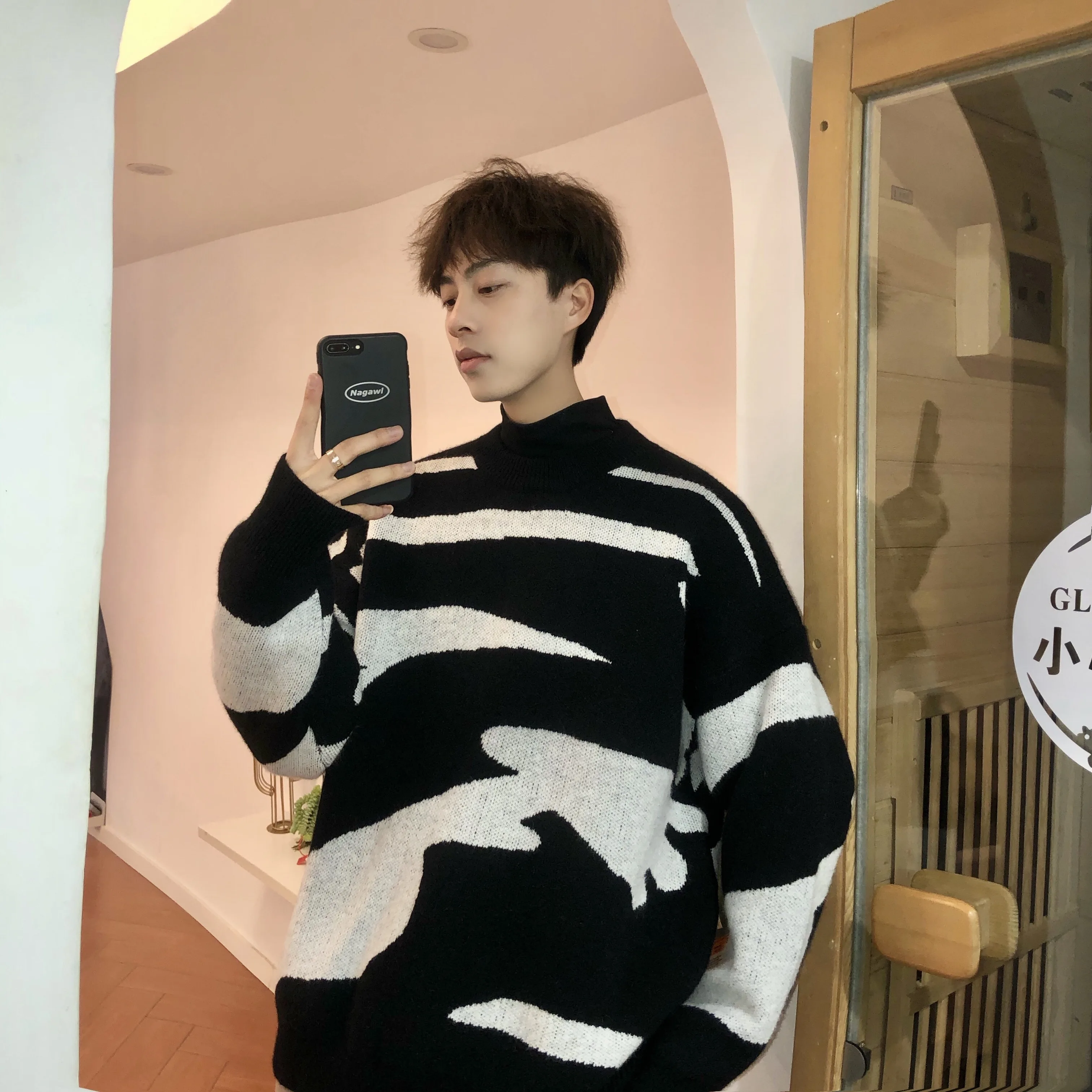

WL men's 2021 autumn/winter new Korean edition fashion black and white round neck sweater men's INS fashion lazy knitwear