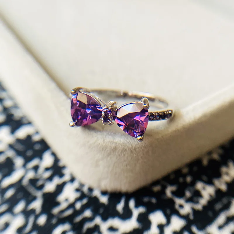 Женское кольцо с фианитом серебряное микрозакрепкой|Кольца| |