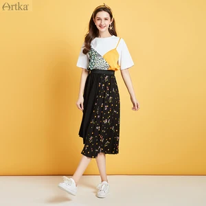 Женский костюм с юбкой ARTKA, комплект из 2 предметов, белая футболка с плиссированной юбкой и принтом в стиле ретро, TA25100X, весна-лето 2020