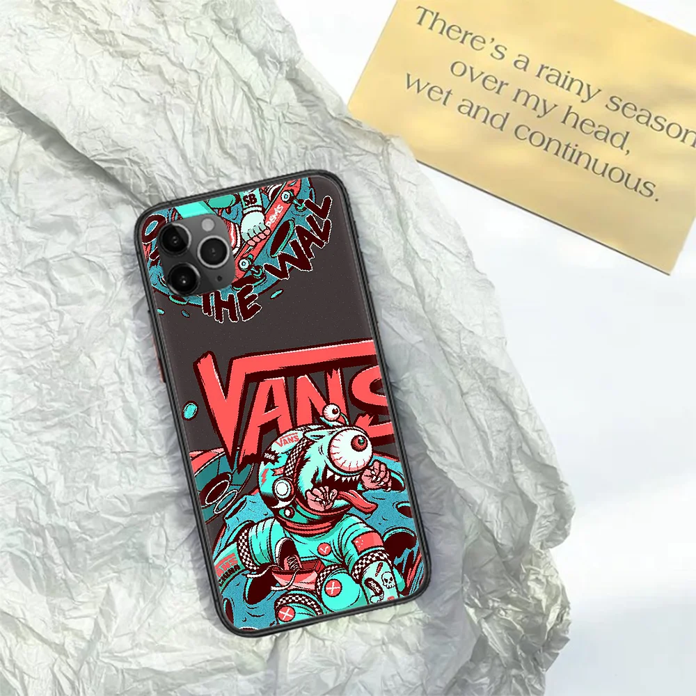 

Skateboard Trend Shoe Brand Phone Case For Iphone 11 12 Mini PRO XR X XS MAX 6 6s 7 8 Plus 4 5 5s SE 2020 black Waterproof