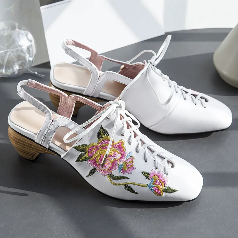 Женские туфли-лодочки из натуральной кожи с перекрестными ремешками на шнуровке