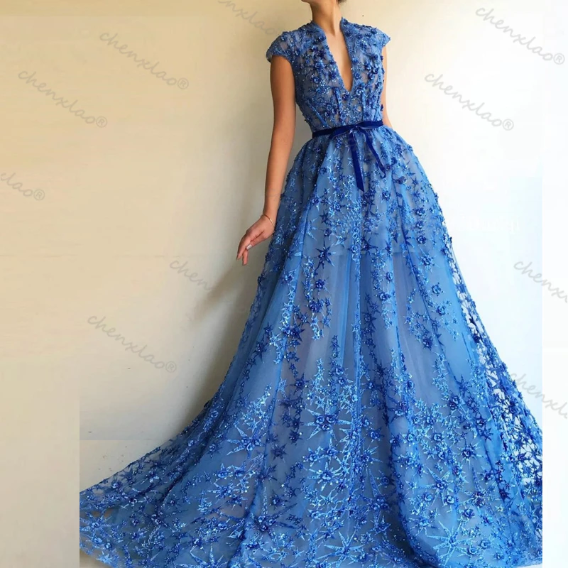 Синие вечерние кружевные платья а силуэта с V образным вырезом и рукавами