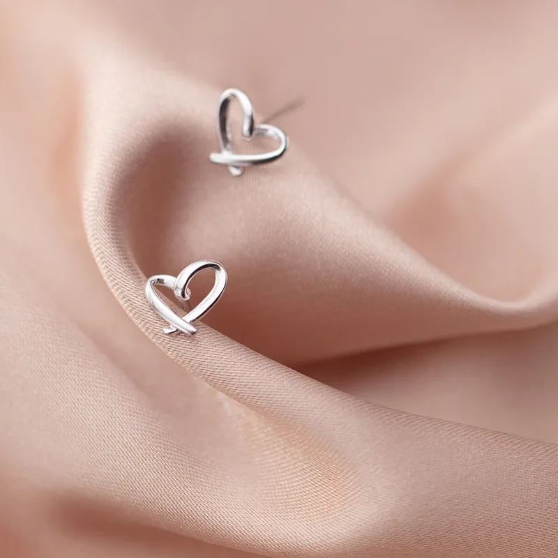 

925 Silver Stud Simple and Cute Hollow Mini Heart-shaped Stud Earrings For Girls Lady Daughter Jewelry Christmas Gifts