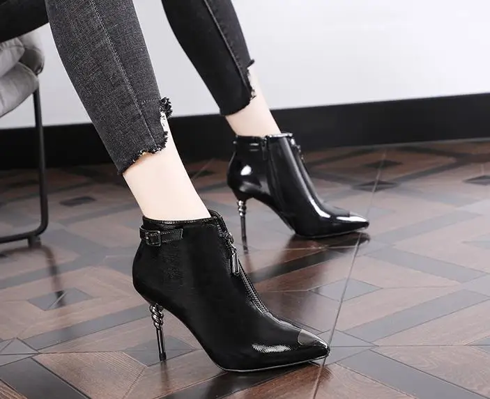 Новинка Осень-зима 2019 ботинки мартинсы на высоком каблуке тонкие облегающие