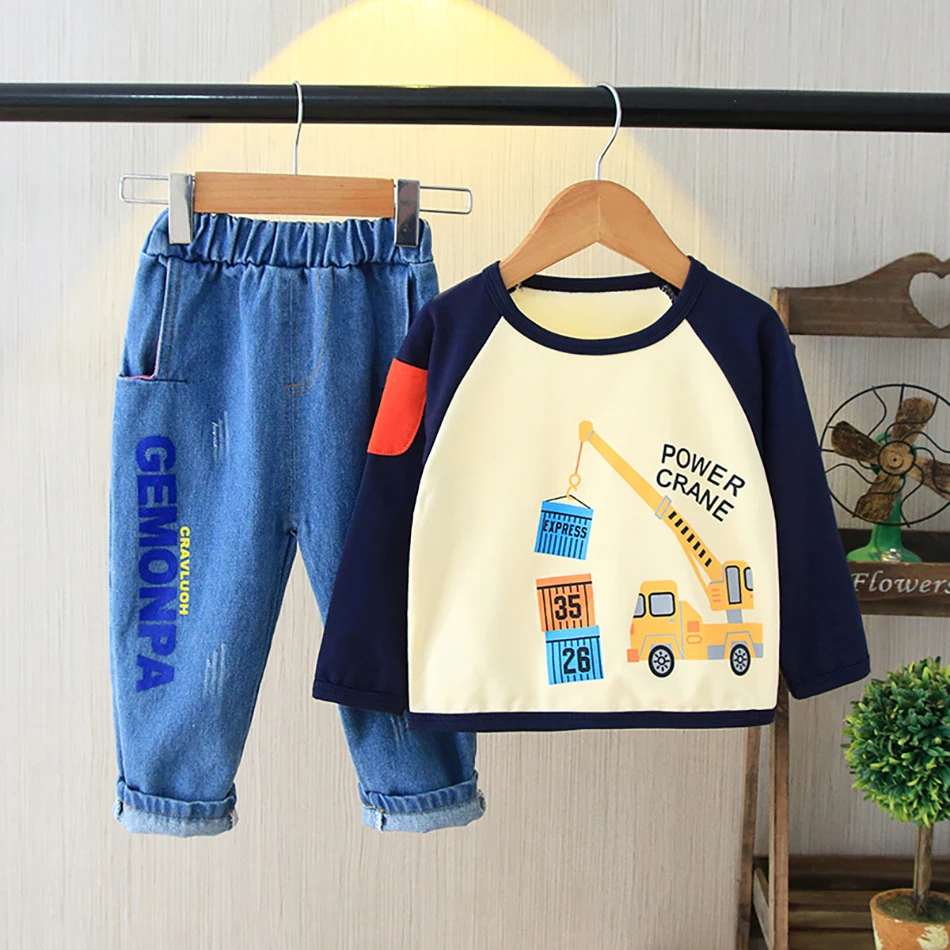 Футболка и джинсовые брюки для мальчиков с длинным рукавом |