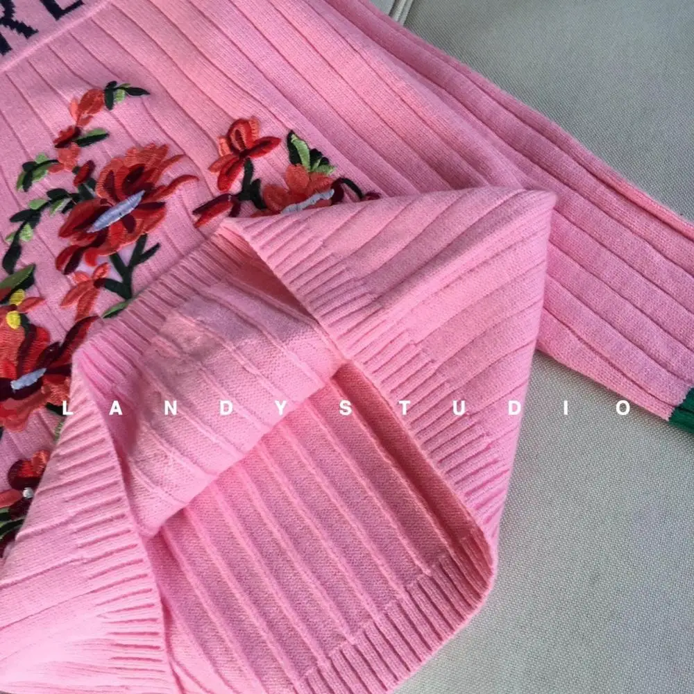 

Cakucool Autumn Heavy Embroidery Runway Design Sweater Women Pink Letters Florals Patch Knitted Pullover Slim Sweet Sweaters