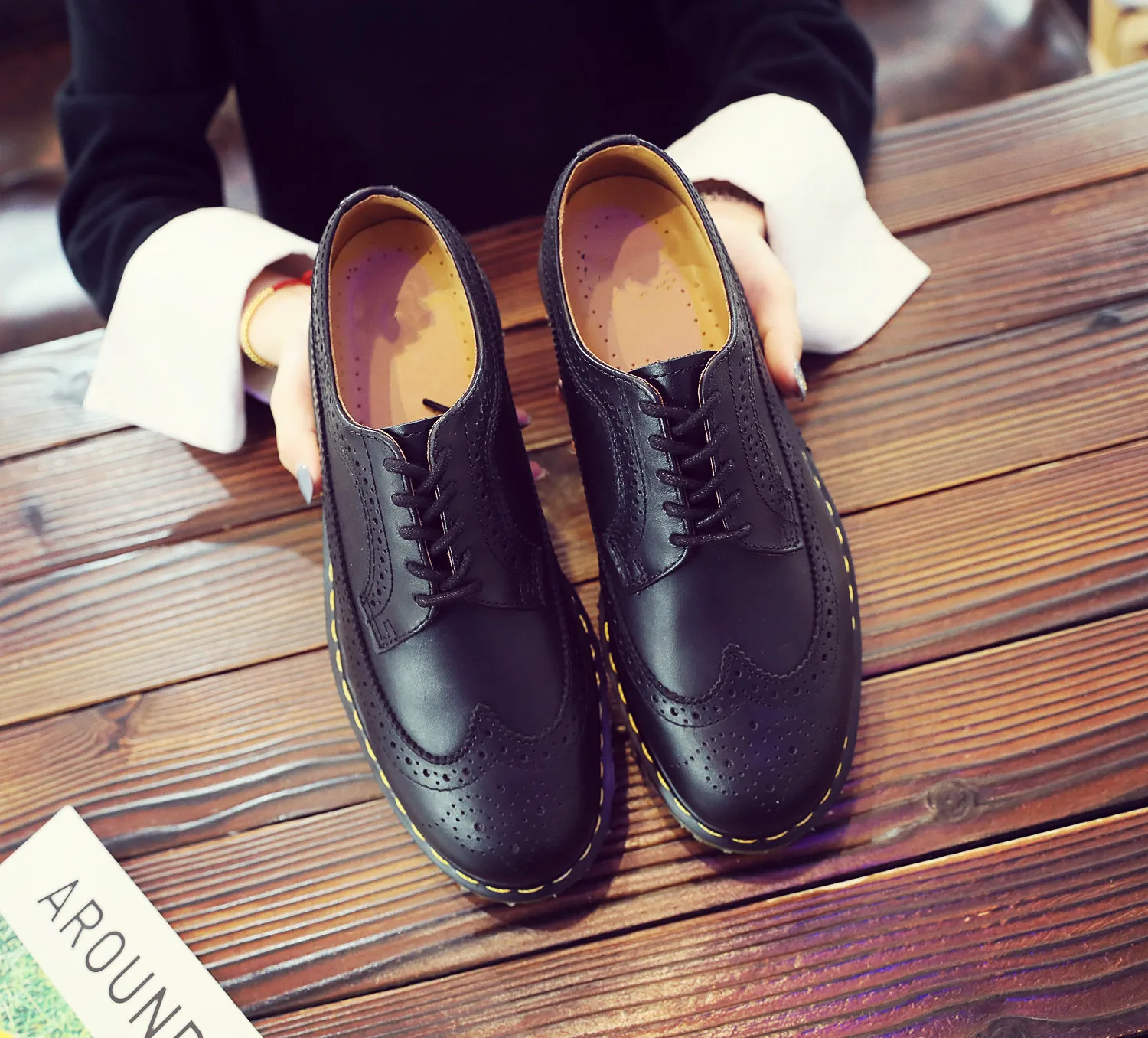 

2021 spring and autumn new women's casual leather shoes brogues fashion all-match men's shoes men's leather shoes couple shoes