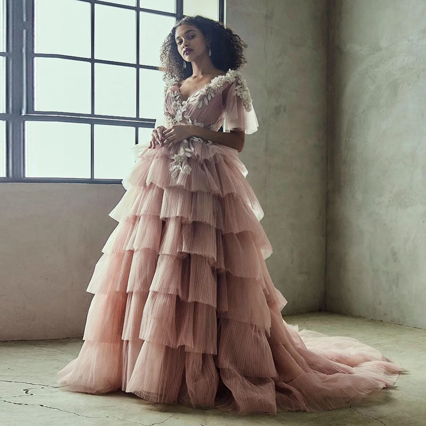 

Pretty Blush Pink Long Prom Gowns Layered Tulle Evening Party Dresses 3D Flowers Garden Dress Pleated Tulle Photoshoot Dress