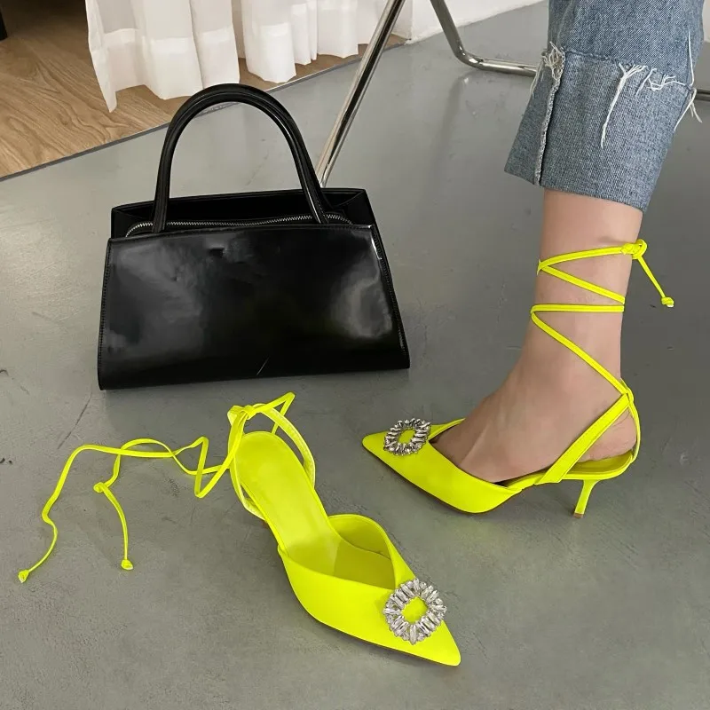 

Модная женская обувь, модель 2022 года, блестящий летний костюм на каблуках, женская бежевая Роскошная Весенняя удобная обувь, новинка, рисуно...