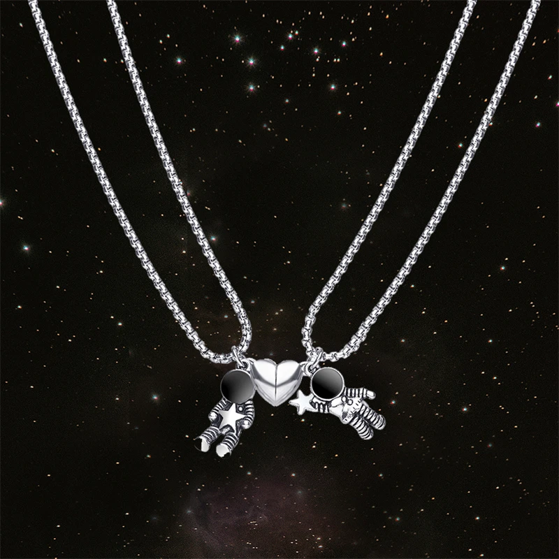 

One Pair Fashion Creative Astronaut Couple Pendant Necklace Exquisite Magnetic Couple Necklace Couple Souvenir Jewelry Gift