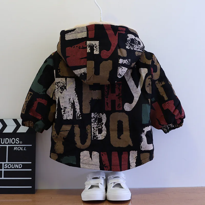 

Children Boys Thick Warm Jacket With Graffiti Letter Print Fleece Jacket Suitable For 2T-9T Children Winter Fashion Girls Coat
