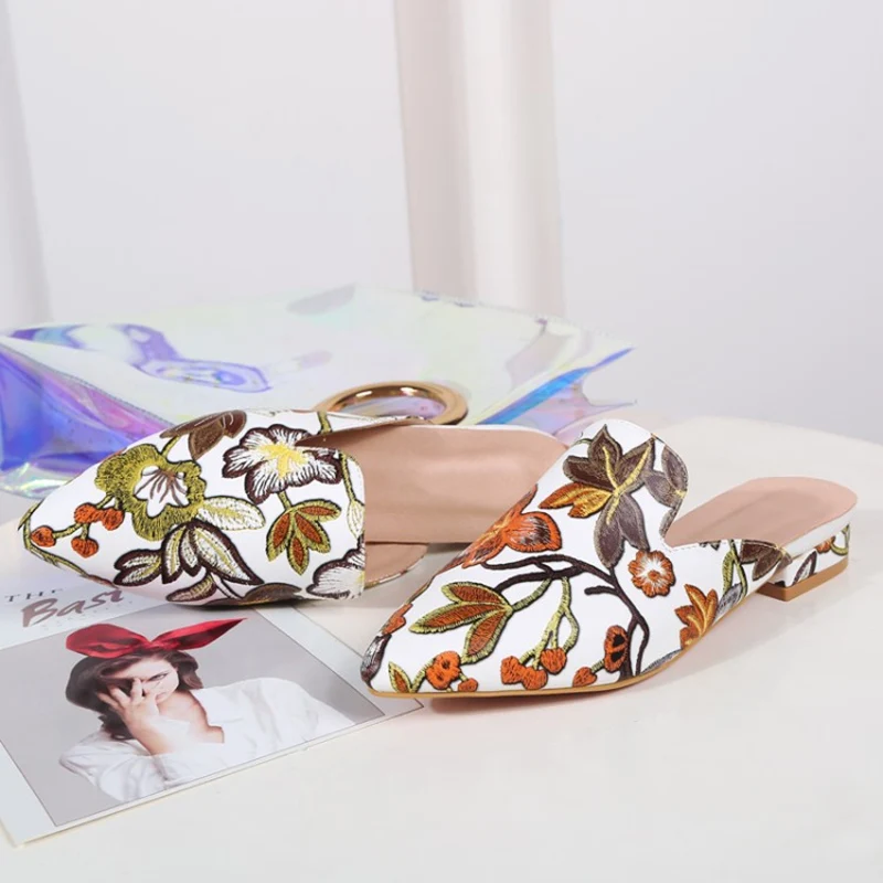 Мюли женские с цветочной вышивкой заостренный носок летняя Уличная обувь