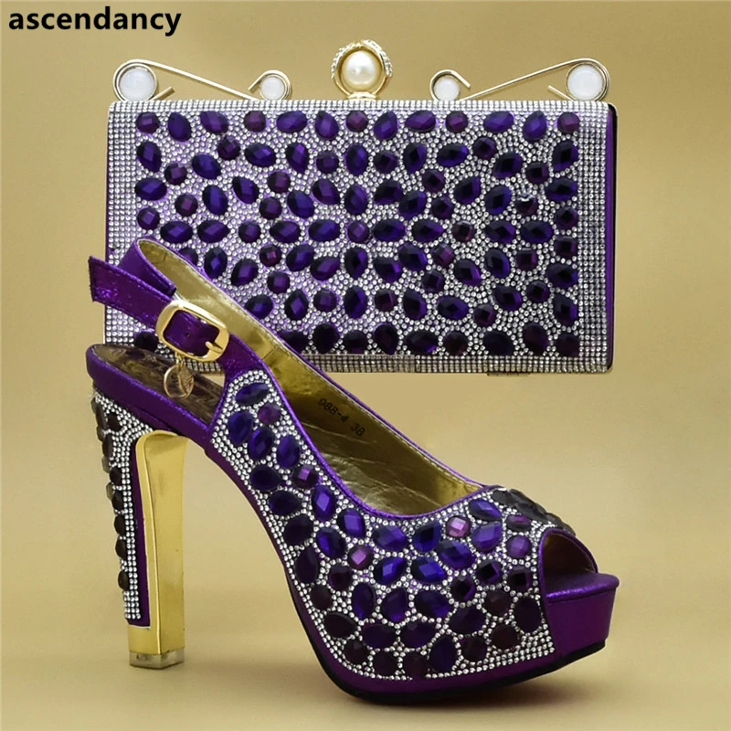 Новейшая обувь Комплект из итальянских туфель на высоком каблуке и сумочки со