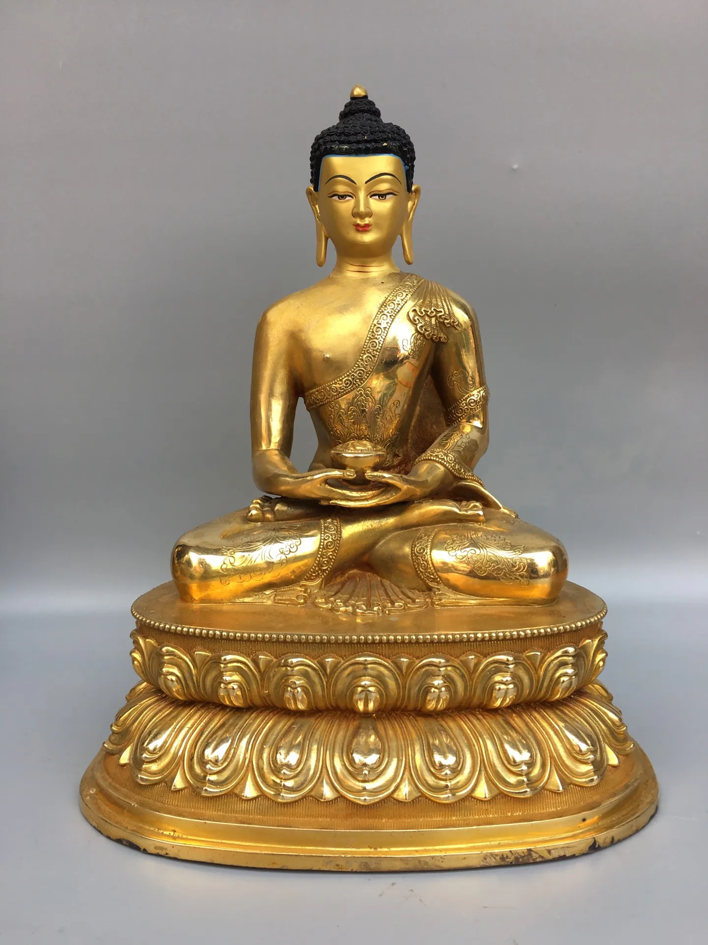 

13"Chinese Folk Collection Old Bronze Gilt Sakyamuni Medicine Buddha Lotus Terrace Sitting Buddha Ornaments Town House Exorcism