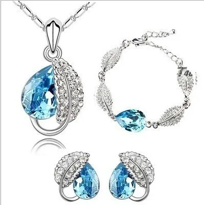 Набор ювелирных изделий 2020 New 1Set Elegant Luxury Silver Drop, заполненных австрийскими кристаллами, включающий ожерелье, серьги-гвоздики и браслет, в подарочной упаковке для женщин.
