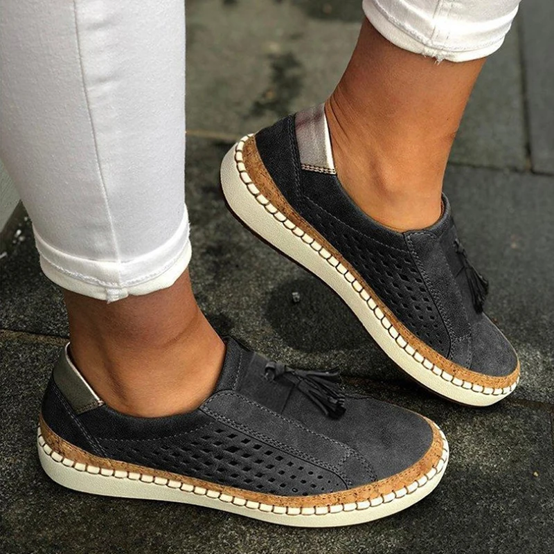 

2022 Comfortable Casual Vulcanized Shoes Spring Autumn Outdoor Breathable Hollow Out Female Light Soft Breathable Sneakers