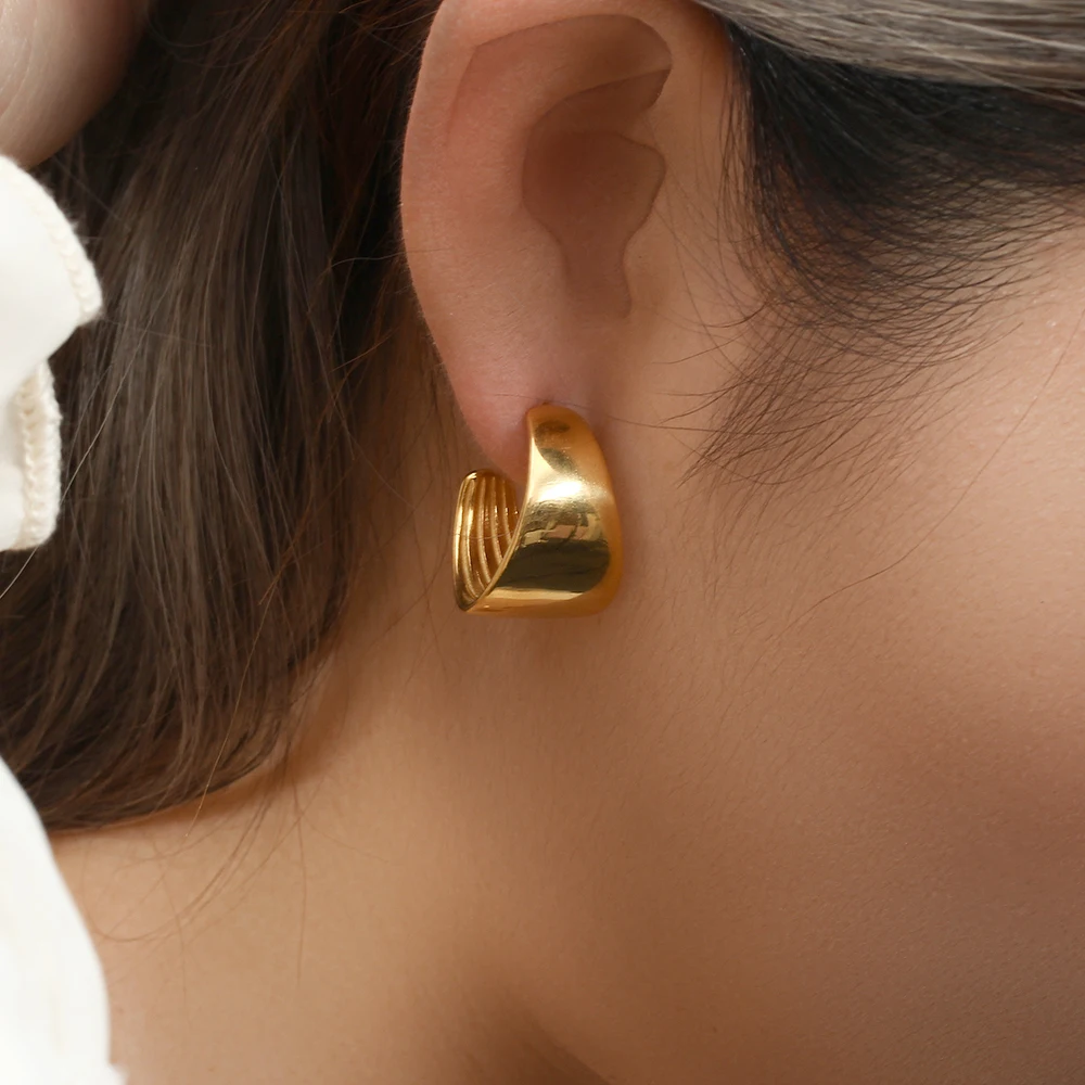 

Classcial Fashion Gold Color Hoop Earrings Geometric Stainless Steel Wide Face C shape Earrings For Women Wholesale Hoops