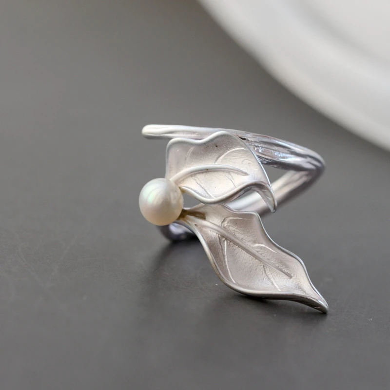 Женское кольцо с натуральным жемчугом регулируемое из серебра 925 пробы |