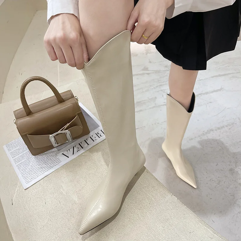 

Женские мотоциклетные ботинки, новинка сезона осень-зима 2022, модные высокие ботинки, сексуальные гладиаторы из искусственной кожи на низко...