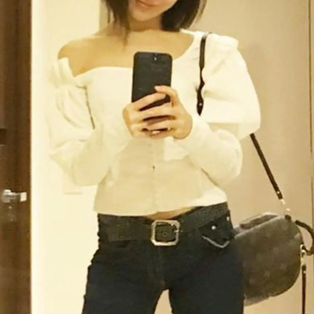 Женская блузка с асимметричным воротником Ventage белая осенняя женская