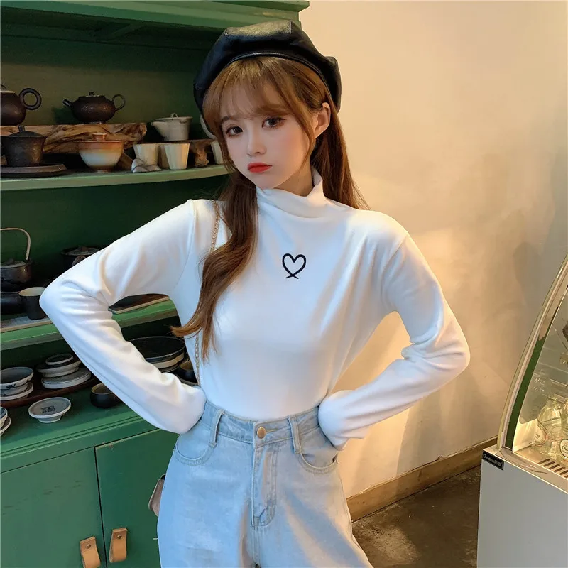 Женская свободная футболка с длинным рукавом вышивкой и полувысоким воротником