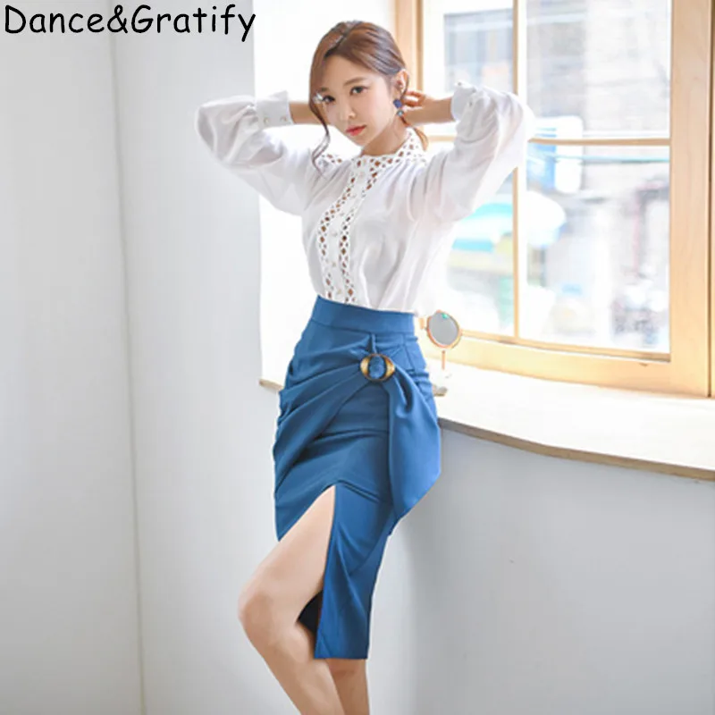 Женский офисный костюм из 2 предметов белая блузка с вырезами и юбка футляр