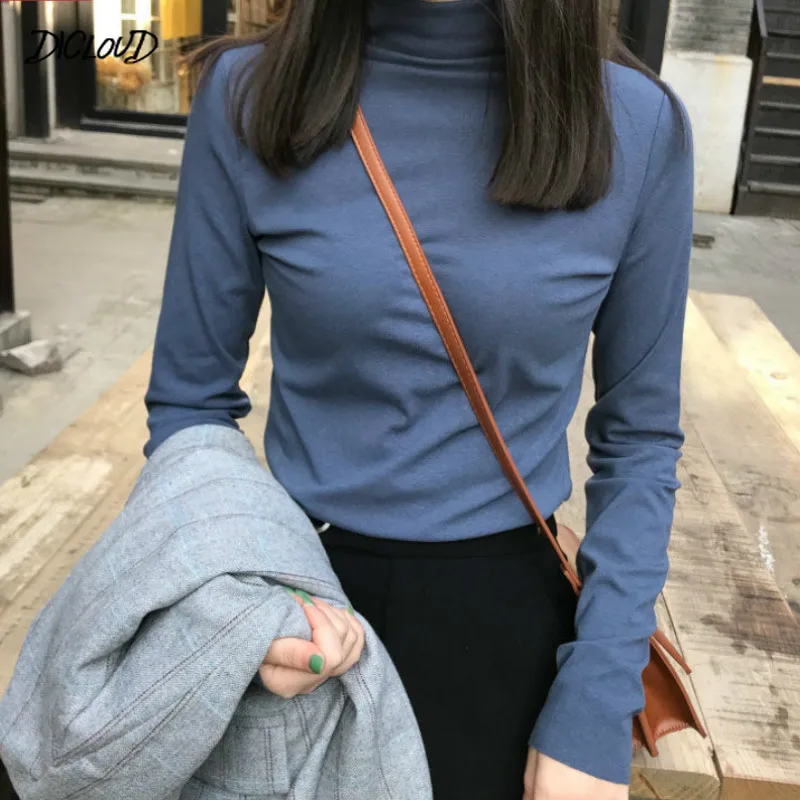 Женская приталенная блузка с длинным рукавом однотонная высоким воротником в