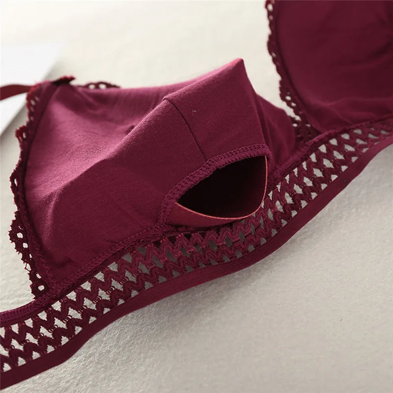 Бюстгальтер бесшовный с глубоким V-образным вырезом и чашками пуш-ап | Женская