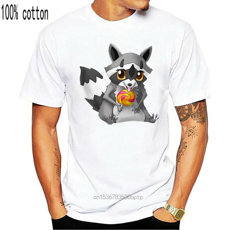 Мужская футболка Енот с конфетами на палочке. С нарисованной мордочкой енота