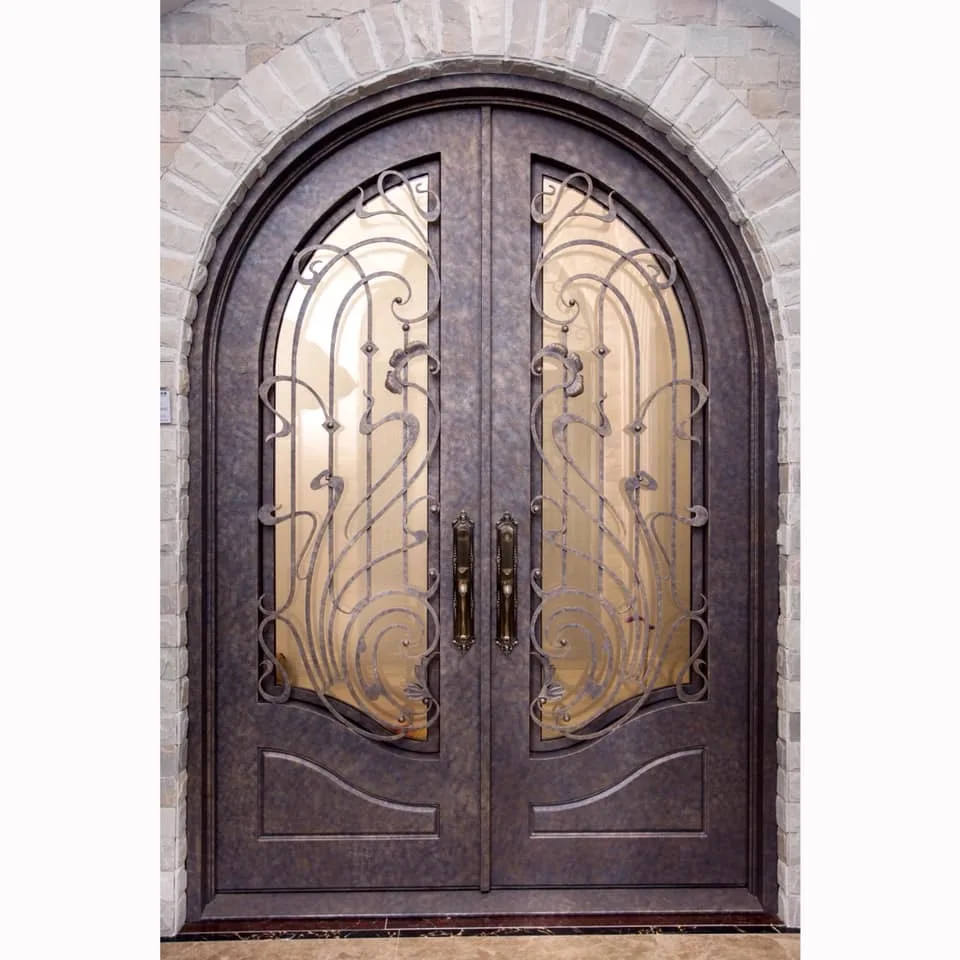Двойная железная дверь раст. Двойная дверь входная. Дверь входная металлическая двойная. Дверь входная уличная Викинг. Двери двойные металлические с фоном.