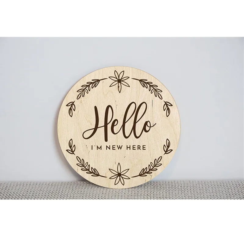 Здравствуйте я новый здесь выгравированный бирка объявления новорожденного