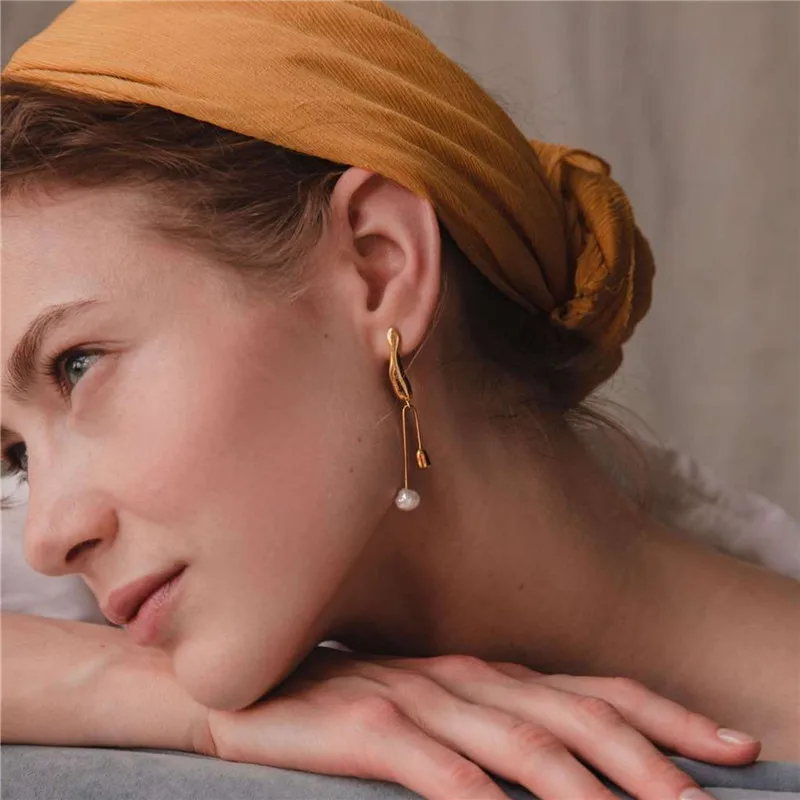 

Retro Women Drop Earrings Jewelry Tide Natural Pearl Pendants Elegant Metallic Simple Geometric European and American Niche 2021