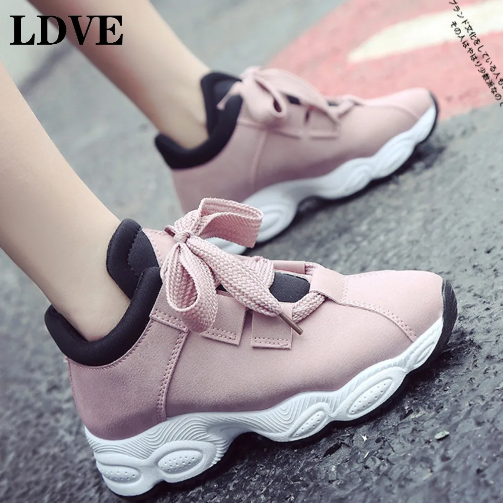 Женская обувь Новинка 2019 года женские кроссовки на массивном каблуке из