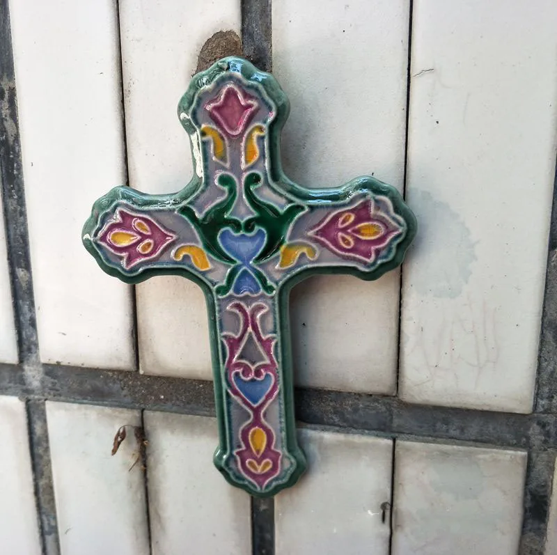 Крестовая скульптура керамические изделия окрашенные нежные украшения песочное