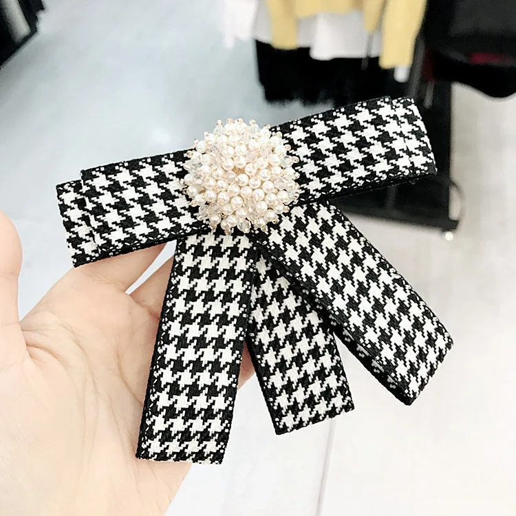 

Plaid Black and white fabric bow tie lady's Pearl Brooch rhinestone shirt lapel pin school uniform accessories
