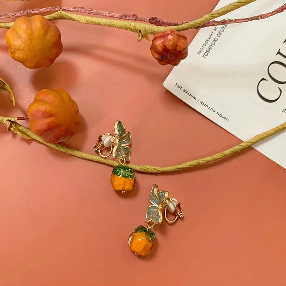 Маленькая свежая девочка серьги в стиле ретро капельки виде цветка с жиром