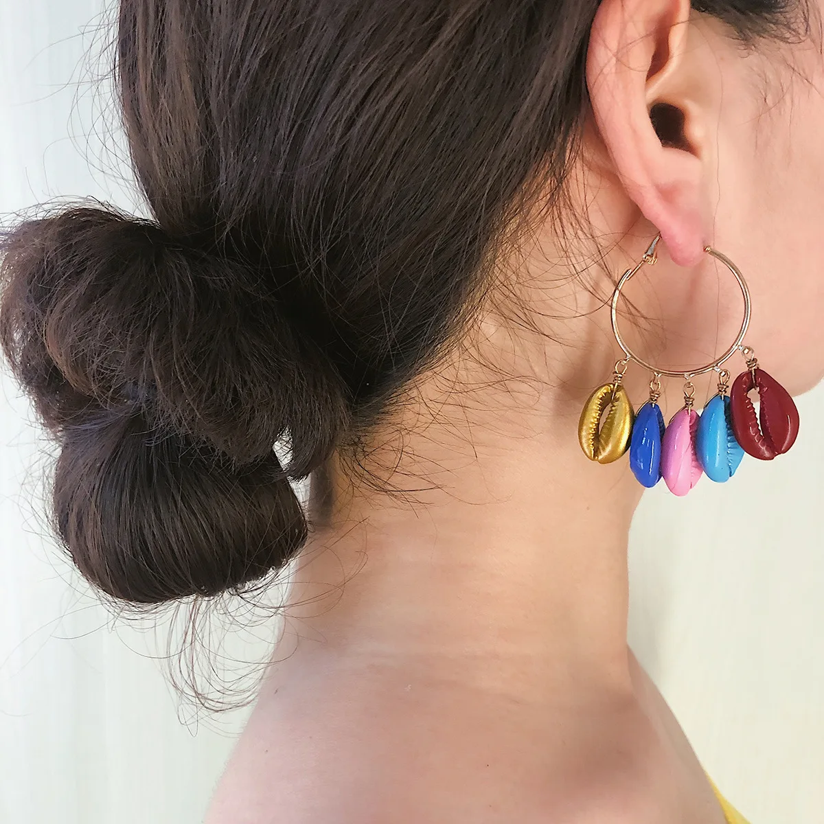 

Visisapjewelry Circle Cool Multilayer Nation Ear Stud Women's Beach Color Exaggeration Paint Spraying Shell Earrings1482