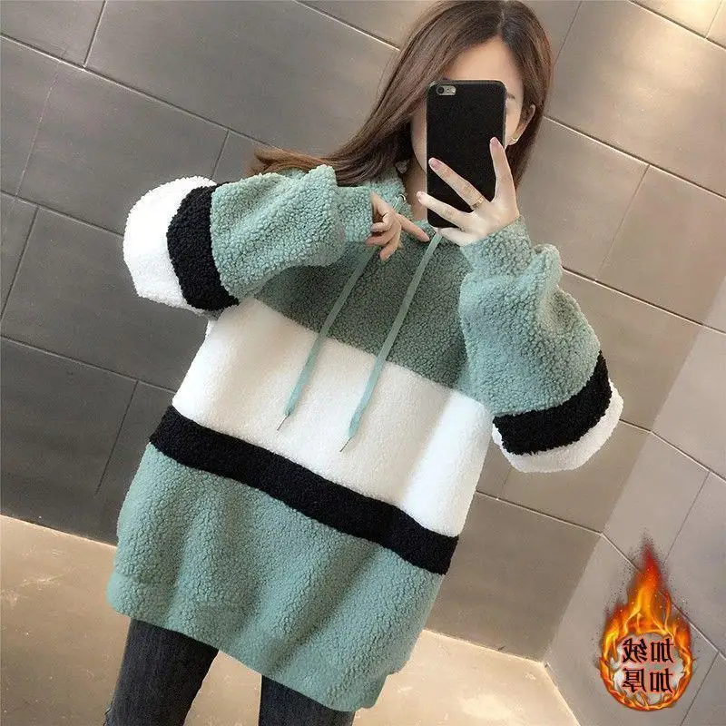 

Lamb wool sweater women's Plush thickened 2020 new autumn and winter Korean loose Fashion Top hooded jacket fashion