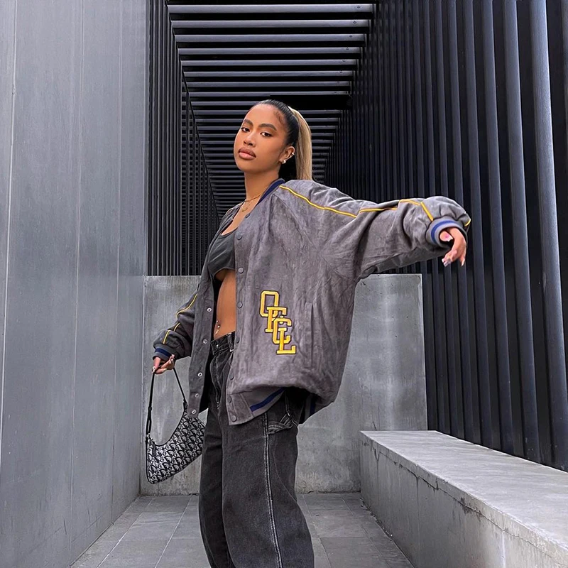 Новинка Осень-зима 2021 плюшевое пальто на пуговицах с вышивкой в виде букв |