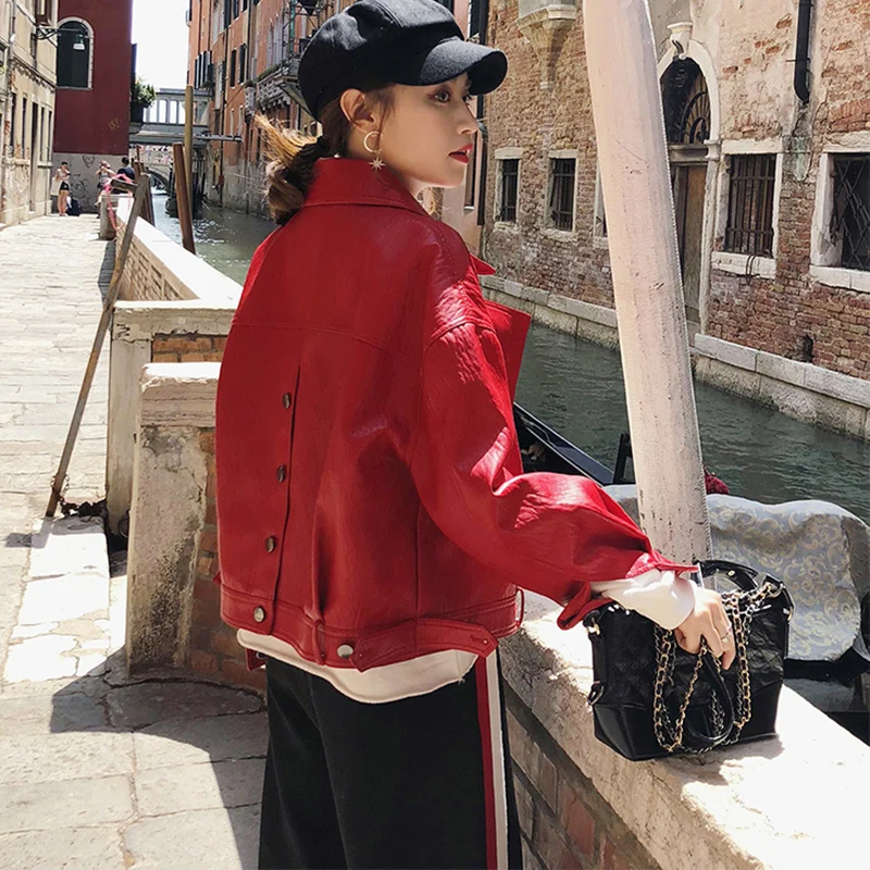 Осенняя куртка из искусственной кожи Женская свободная однобортная блестящая с