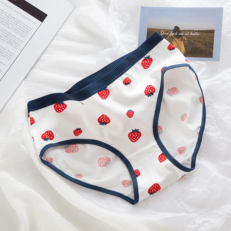 

2021 Women's Cotton Panties Japanese Strawberry Panties Pure Cotton Panties Women's Mid-waist Cotton Crotch Girl Briefs
