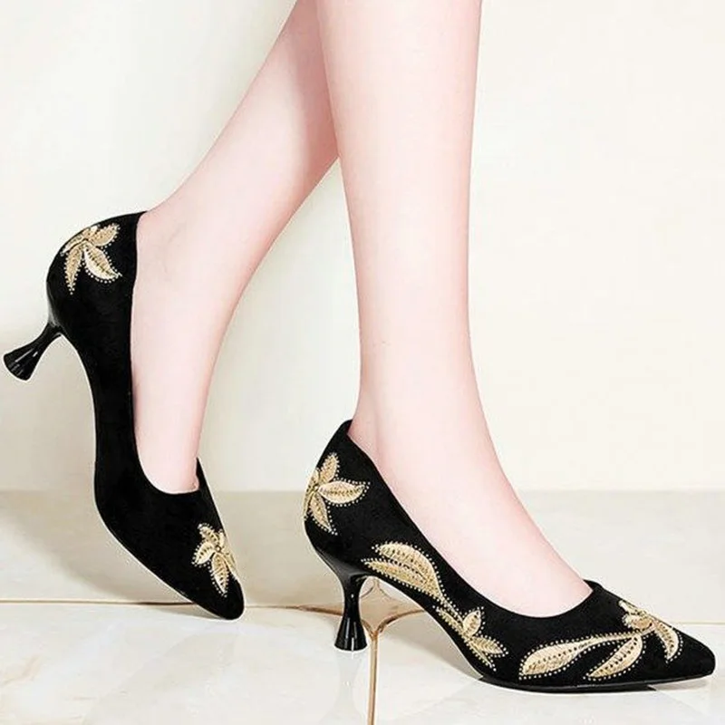 Туфли-лодочки женские с вышивкой заостренный носок высокий каблук искусственная