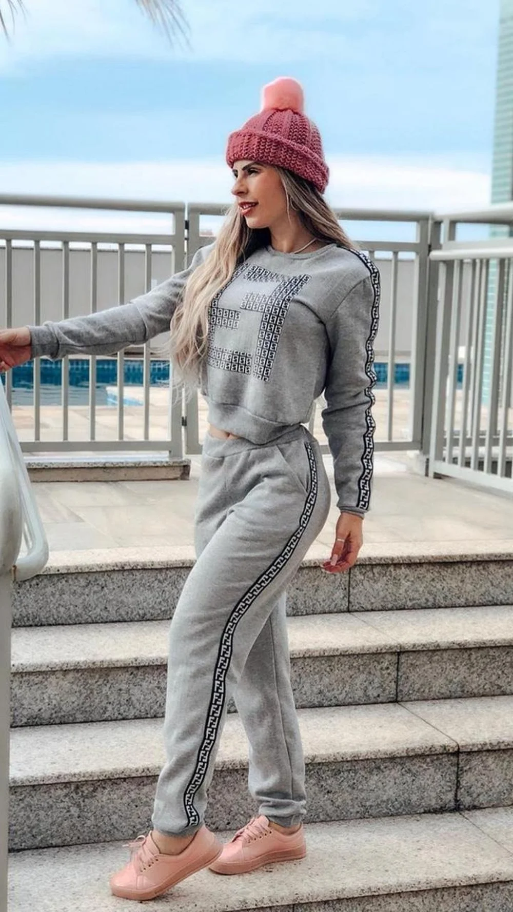 

Donsignet Fashion Women's Suit Spring New Casual Round Neck Pullover Solid Color Printing Short Trousers Two-piece Suit Regular