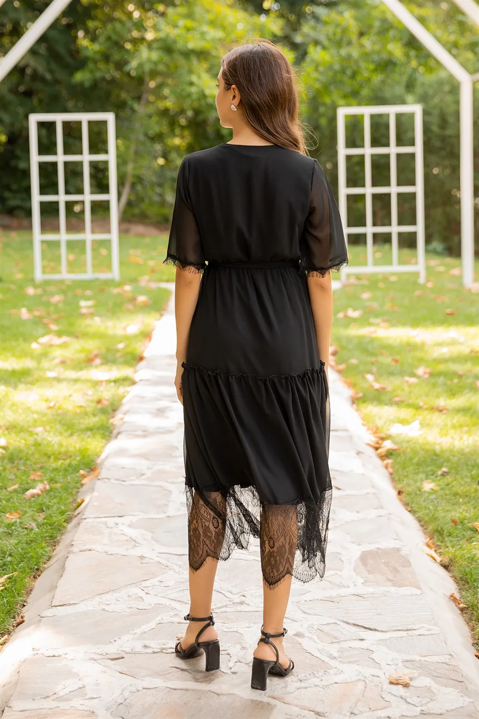 

Lace Detail Chiffon Dress-BLACK